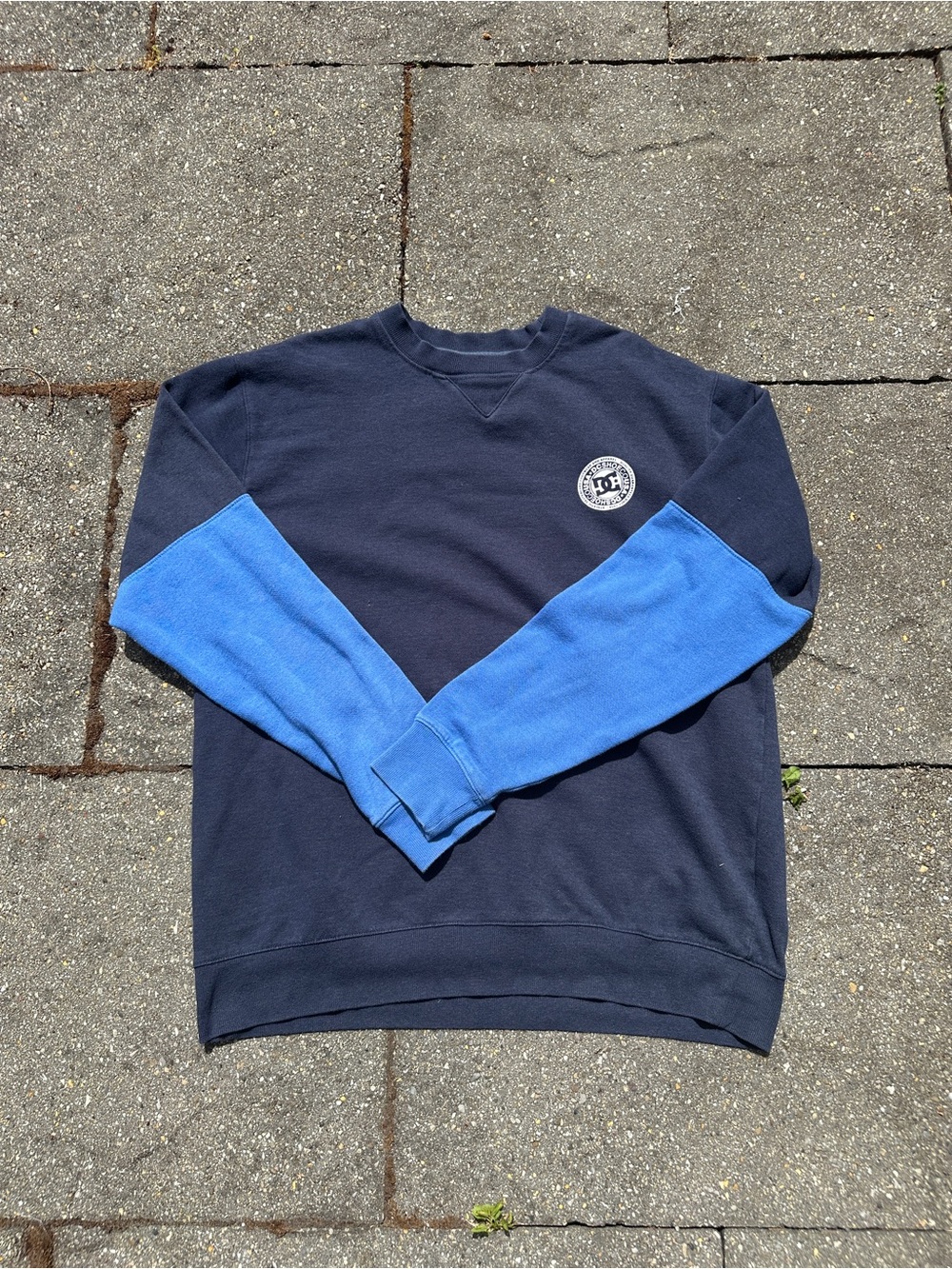 Vintage Style DC Shoe Co Navy & Blue Two Tone Crewneck Sweater XL